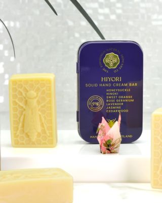 Pojďte se zamilovat s námi! Sychravé podzimní počasí je pro kůži vždycky náročné a unikátní 100% přírodní tuhé krémy na...