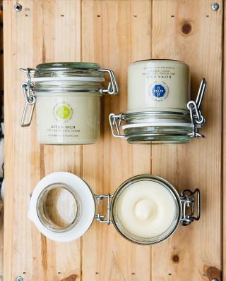 Magazín @womanandstylecz vám dnes přináší průvodce péčí o zralou pleť a doporučuje naši dvojici výživných krémů od...