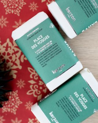 Voňavá drobnost, která udělá radost? Mýdla Place des Vosges jsou bohatá na přírodní mastné kyseliny a organické bambucké...